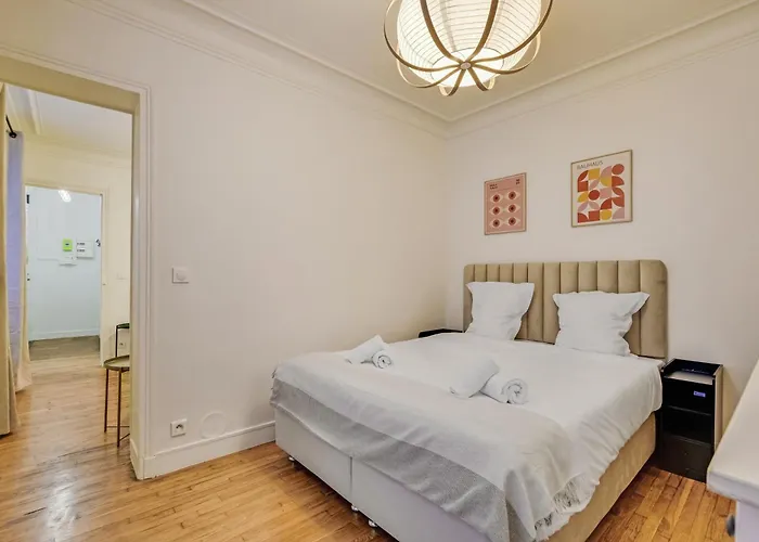 Elegant Cocon Parisien Au Coeur Du 18e * Париж