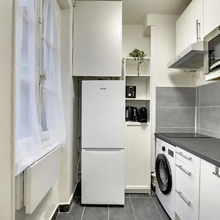 Elegant Cocon Parisien Au Coeur Du 18e