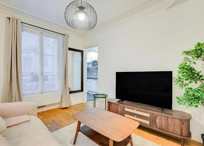 Elegant Cocon Parisien Au Coeur Du 18e