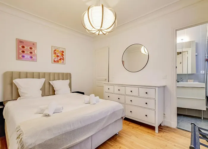Elegant Cocon Parisien Au Coeur Du 18e *