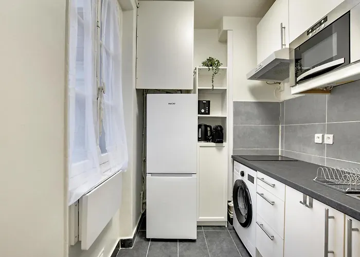 Elegant Cocon Parisien Au Coeur Du 18e