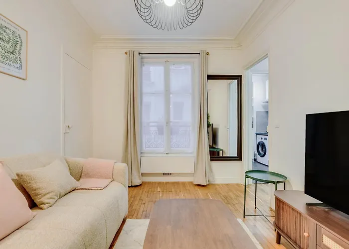 Elegant Cocon Parisien Au Coeur Du 18e